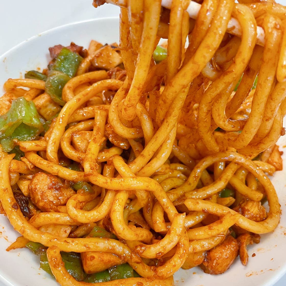 Stir-Fried Chicken and Pepper Udon Noodles