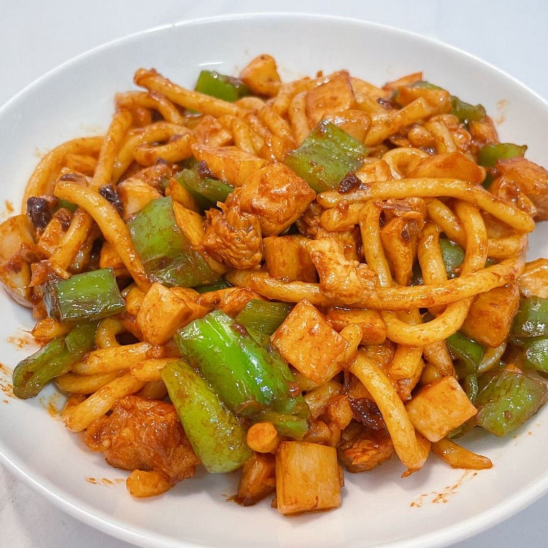 Stir-Fried Chicken and Pepper Udon Noodles