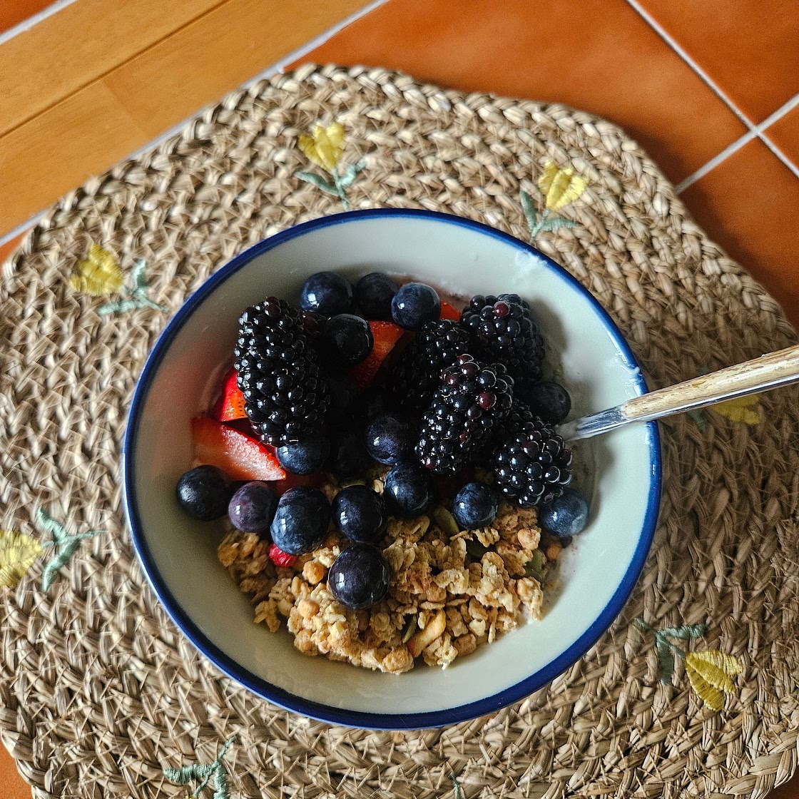 Granola Berry Yogurt Bowl