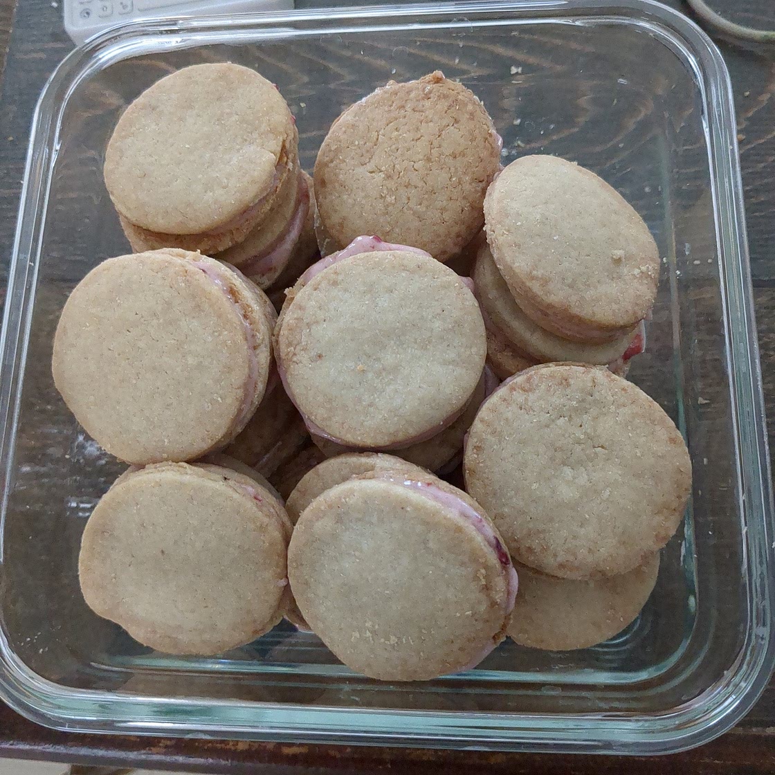Strawberry custard creams