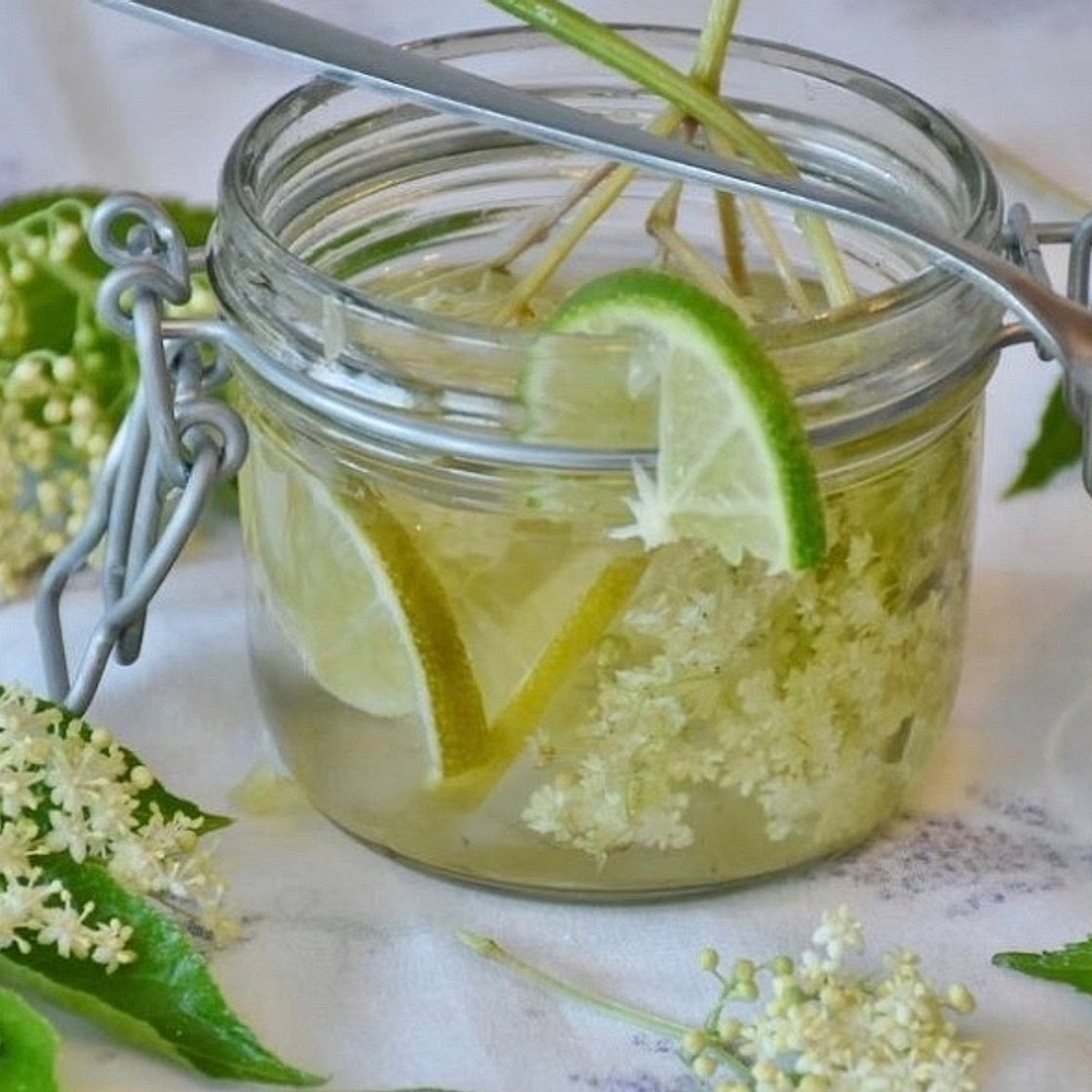 Vlierbloesemlimonadesiroop