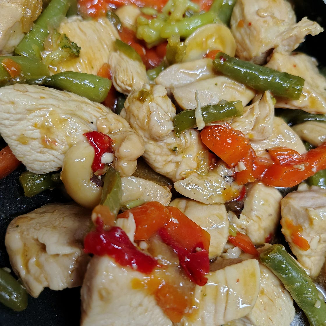 Chicken stir fry with honey and teriyaki sauce