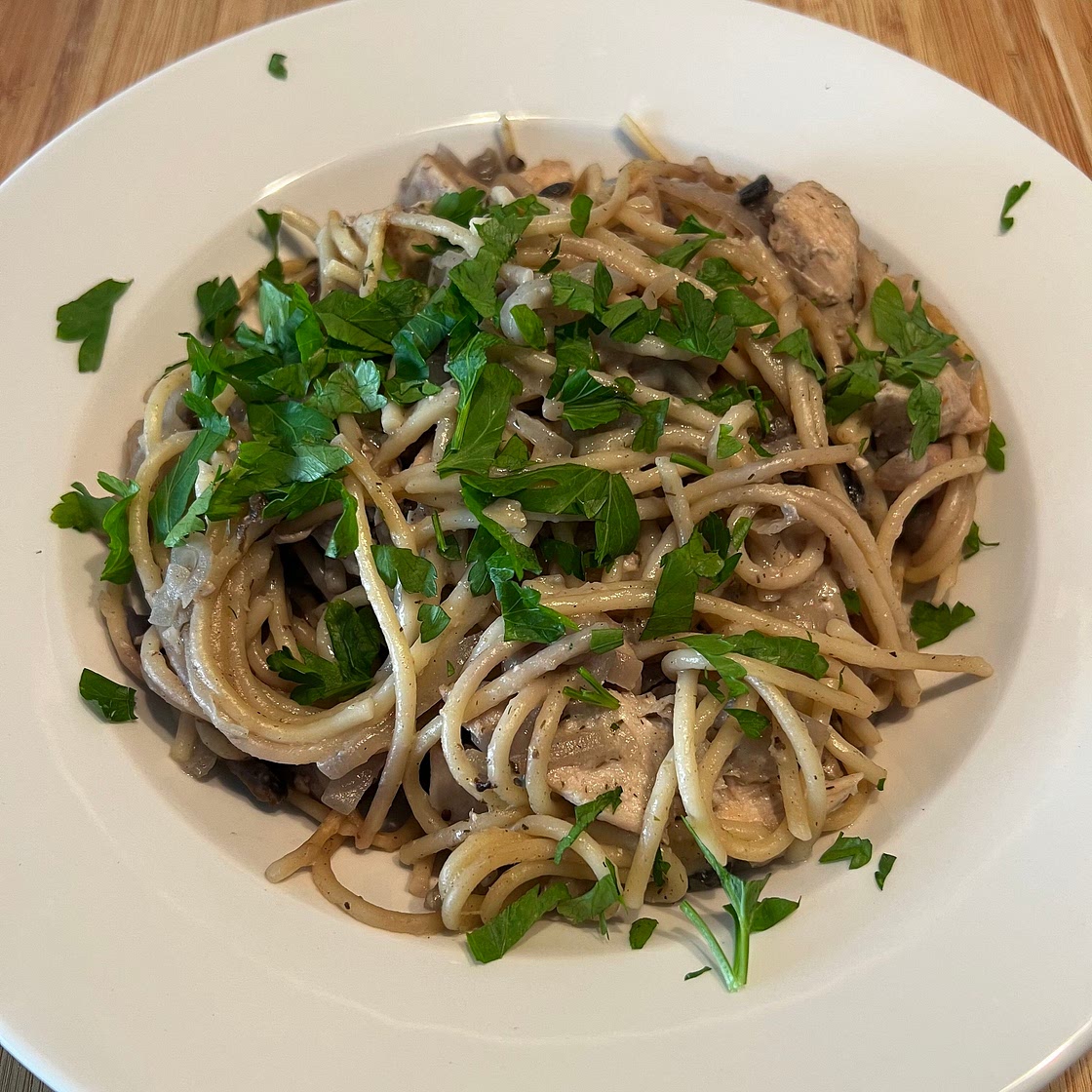 Creamy Chicken, Mushroom and Red Onion Spaghetti