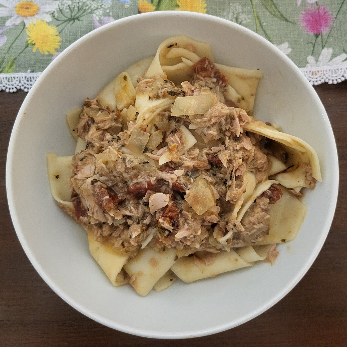Tuna pasta with olive oil and garlic