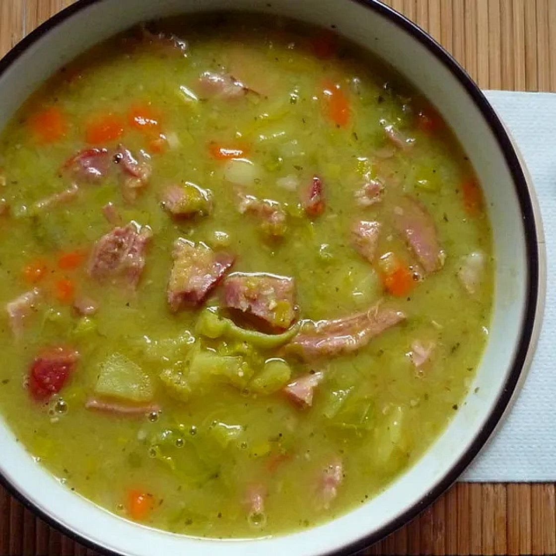 Erbseneintopf mit Speck und Kasseler