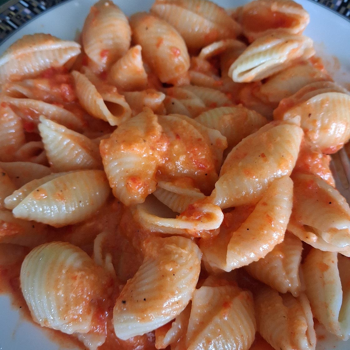 CREAMY RED PEPPER PASTA