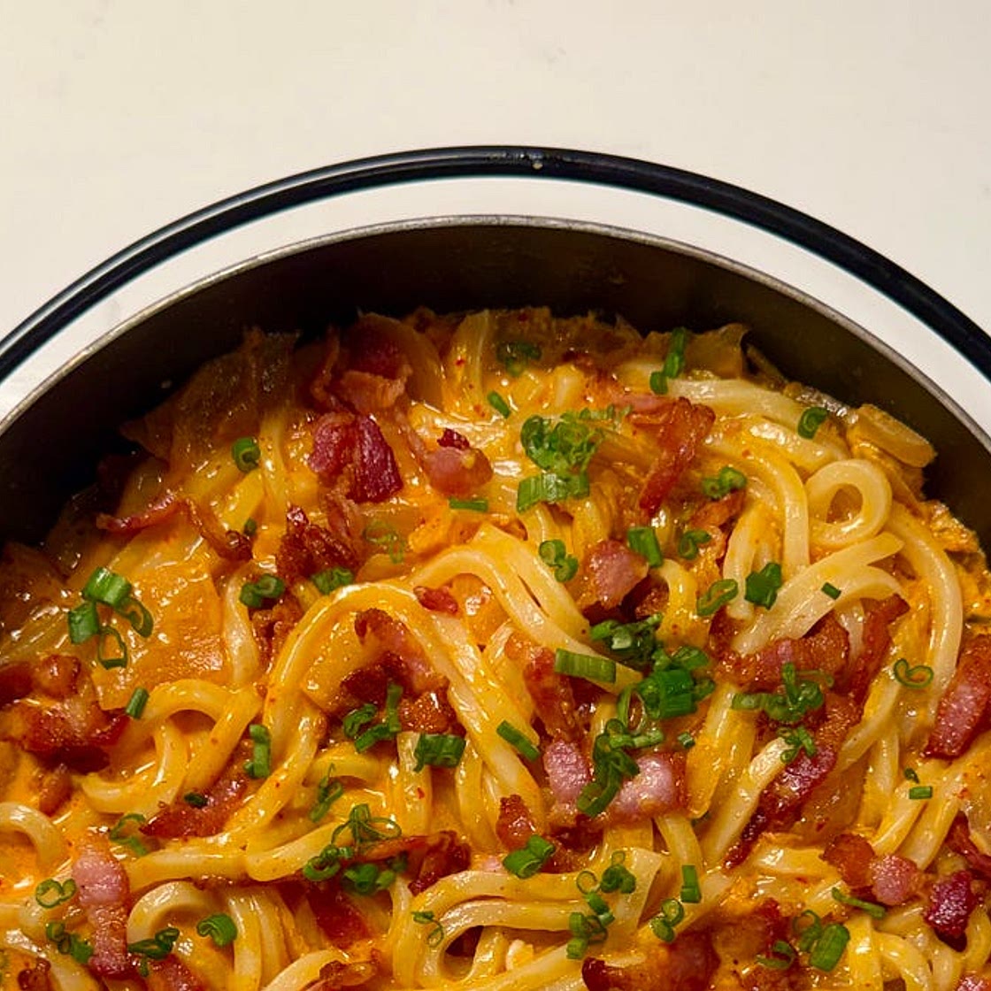One Pan Kimchi Gochujang Udon with Bacon 🍜🥓