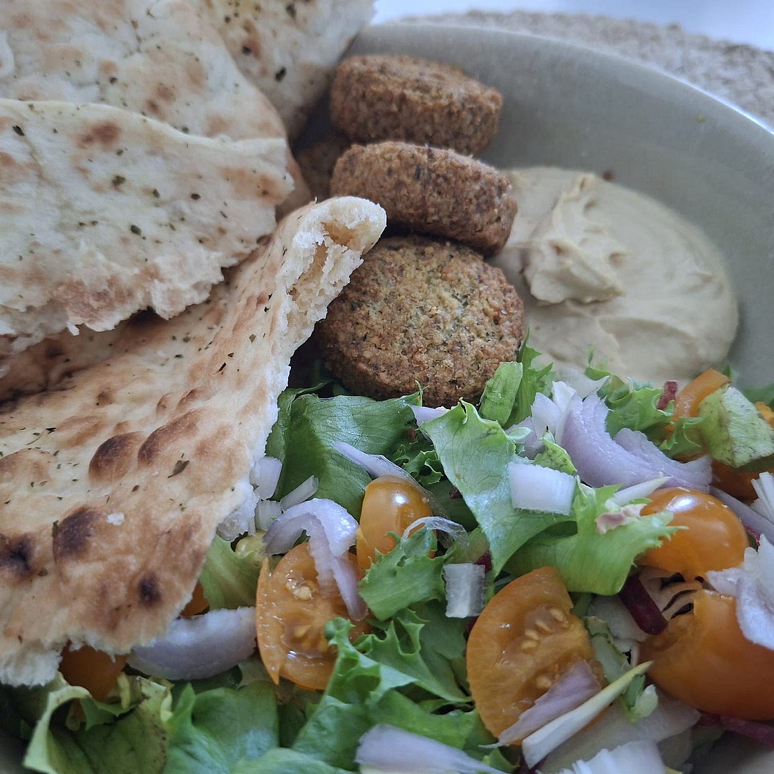 Falafel salad - Beetroot, cabbage and cherry tomatoes