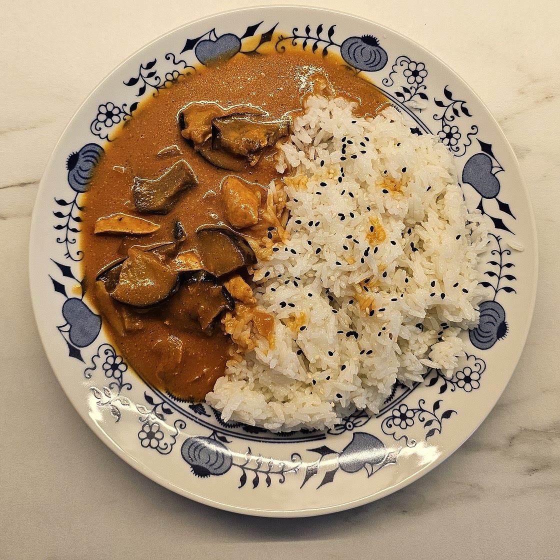 Roasted aubergine & tomato curry