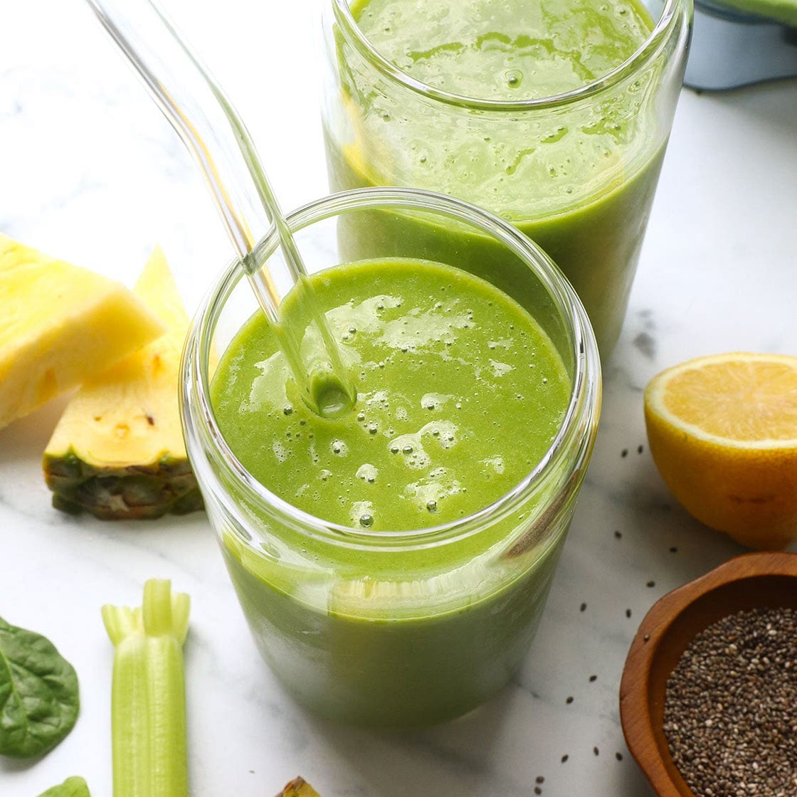 Easy Detox Smoothie (with NO weird ingredients!)