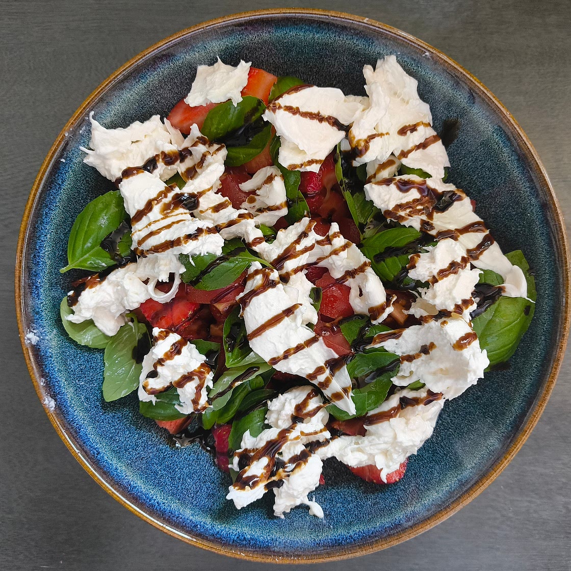 Erdbeer-Burrata Salat