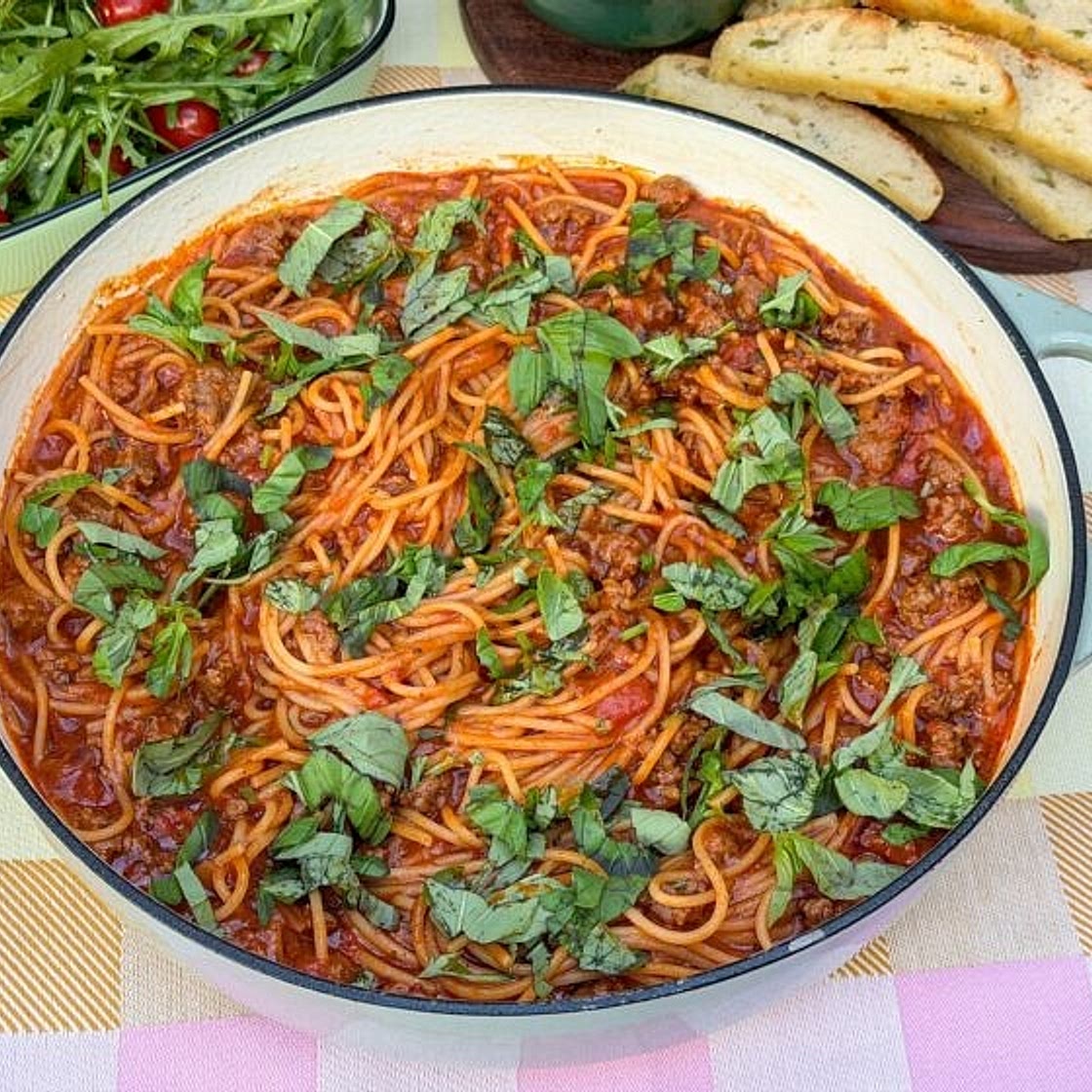 Eenpanspasta met gehakt en tomatensaus
