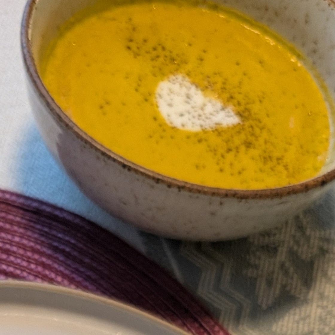 Low-FODMAP Anti-Bloat and Anti-Inflammatory Healing Carrot Turmeric Ginger Soup