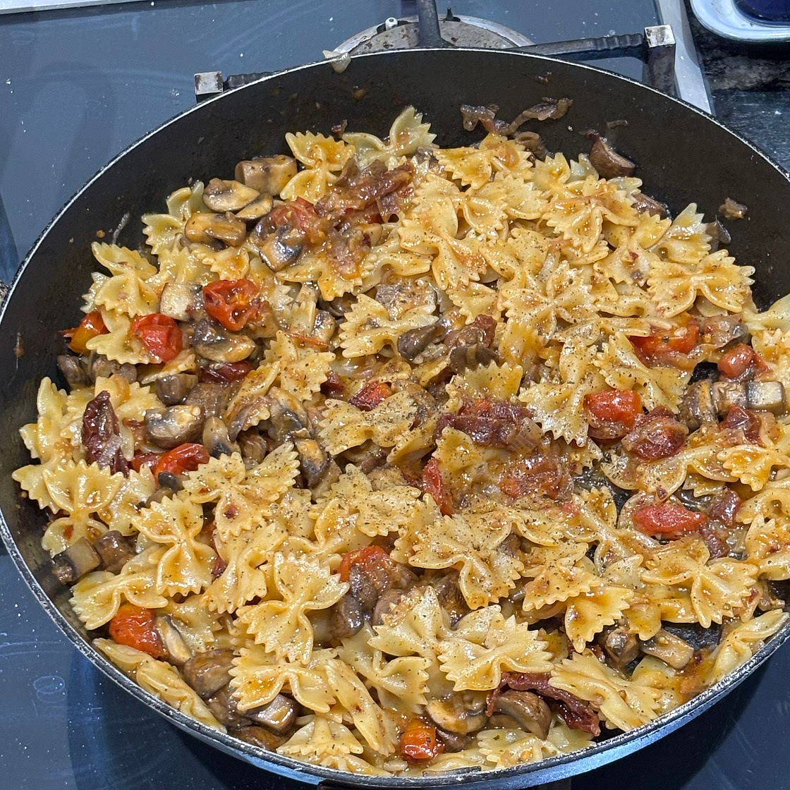 Roasted tomato pasta with mushrooms