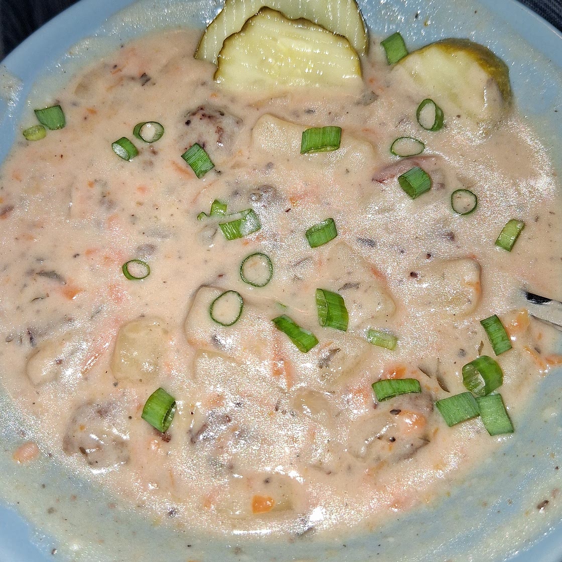 Slow Cooker Bacon Cheeseburger Soup
