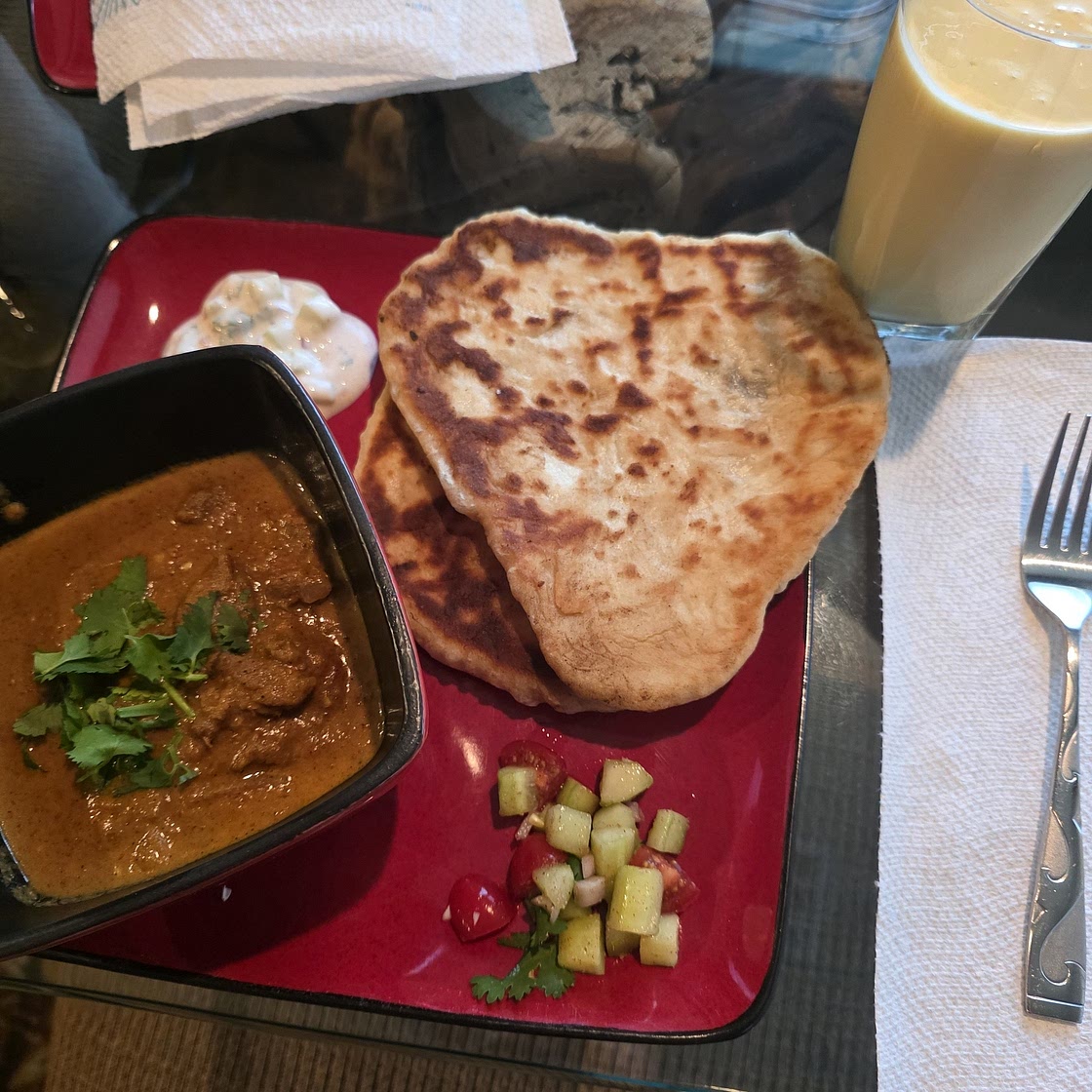 Butter Chicken with Garlic Naan