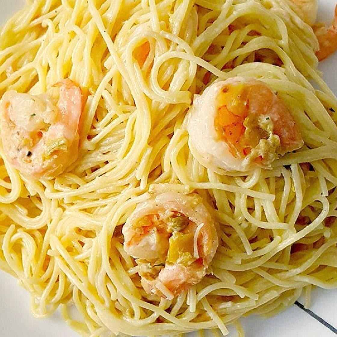 Pasta Carbonara with Shrimp and Leeks