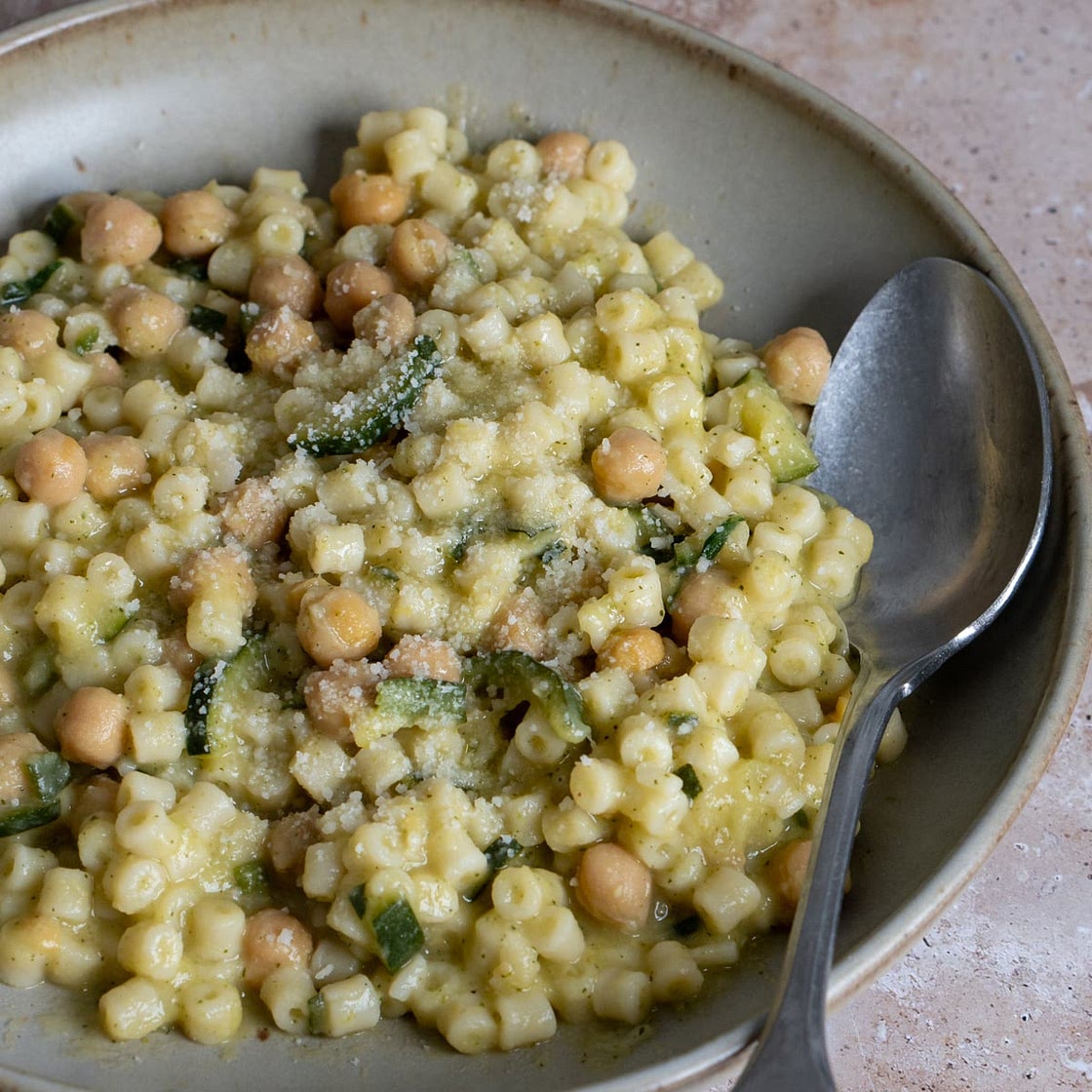 One-Pot Pasta Ceci e Zucchine