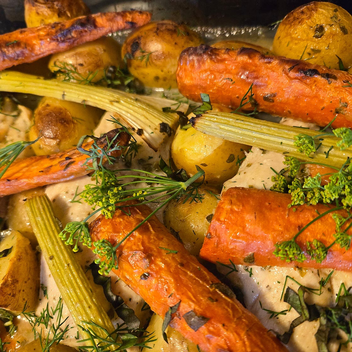 Healthy Roasted Chicken & Veggies 
Low FODMAP