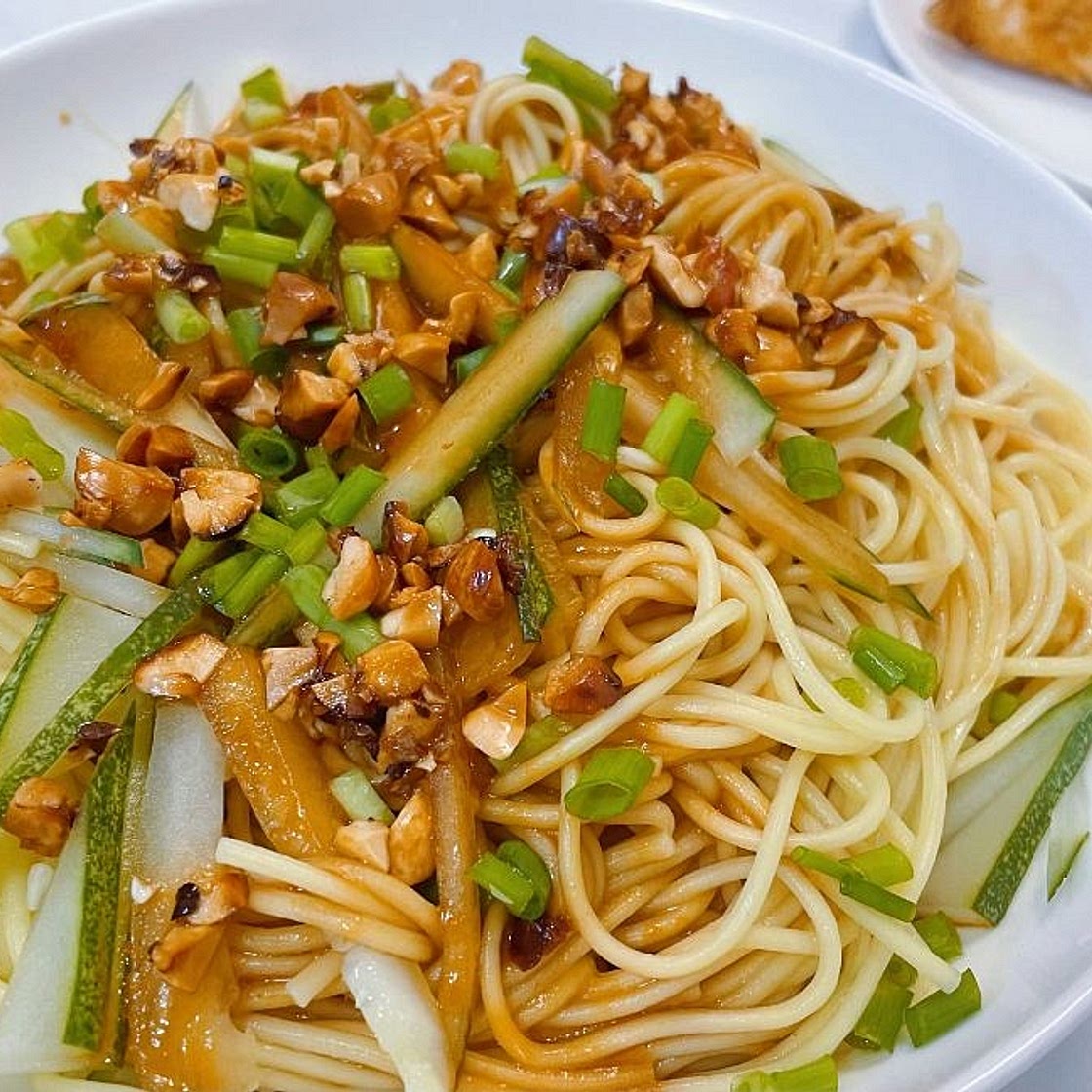 Chinese Veggie Sesame Noodles (麻酱拌面)