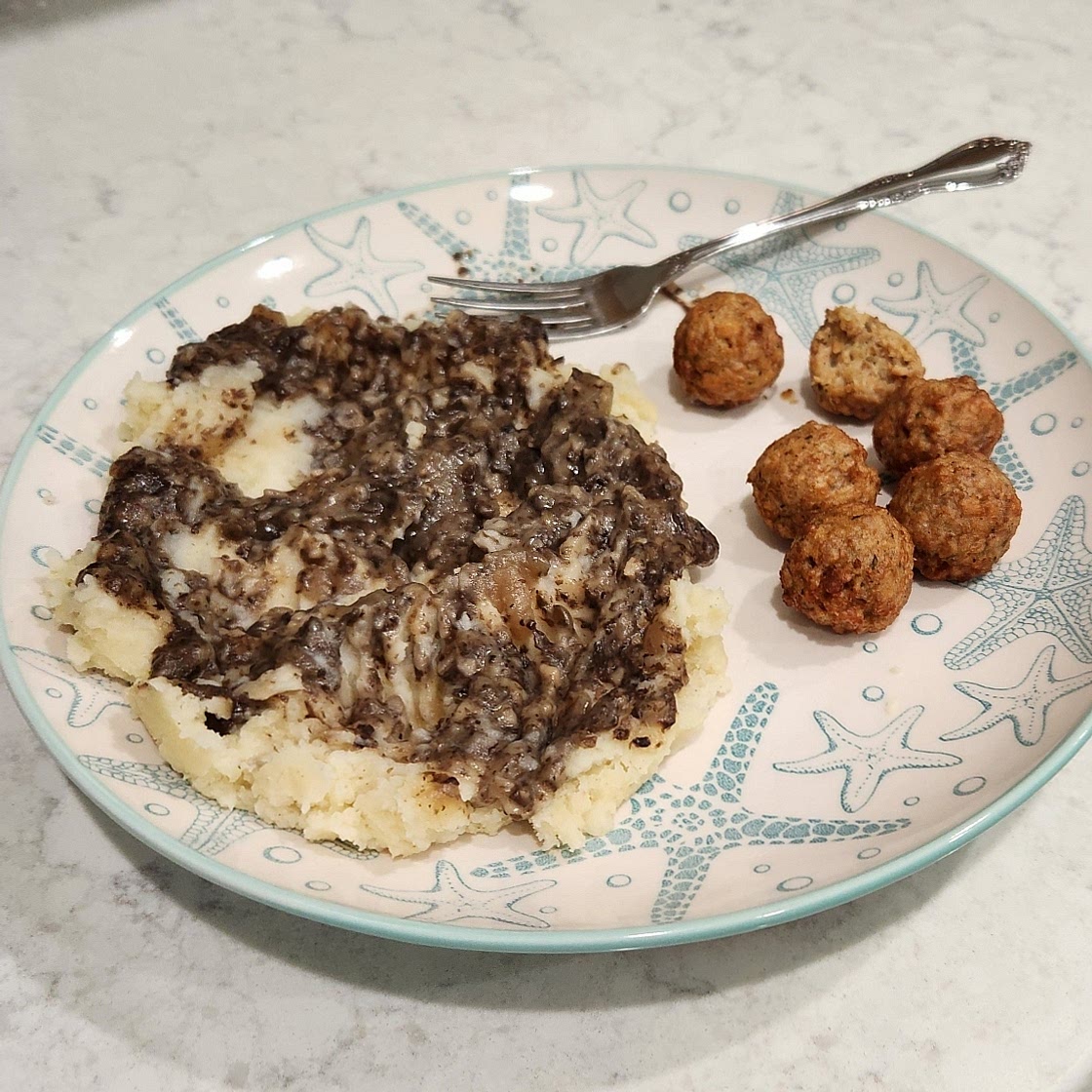 Easy Vegan Beefless (Mushroom & Onion) Gravy, Knockoff Vegan Ikea Meatball Meal