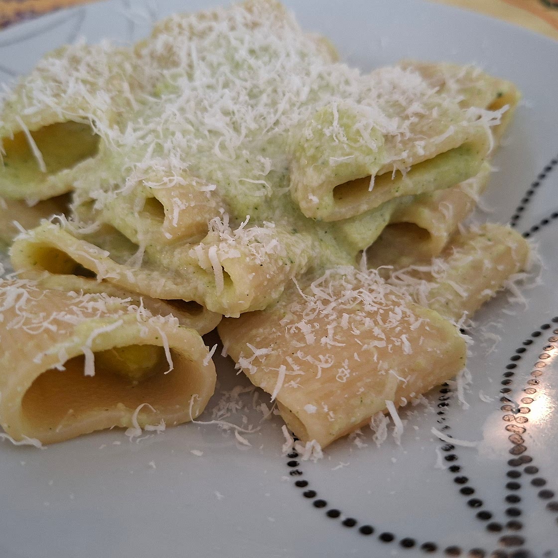 Pasta - Zucchini, almonds and basil pesto