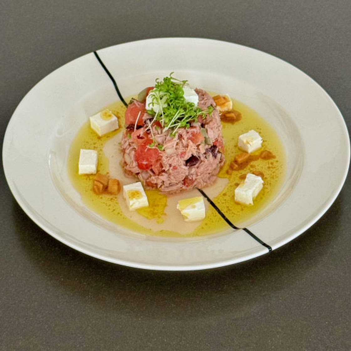 Greek tuna-tomato starter