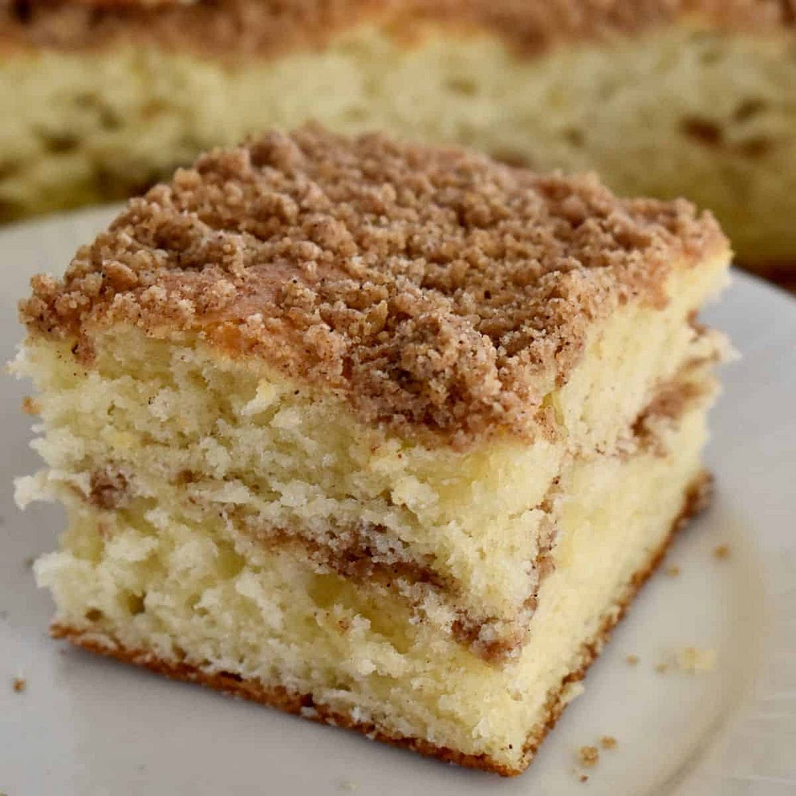 D'licious Incredible Banana Streusel Cake
