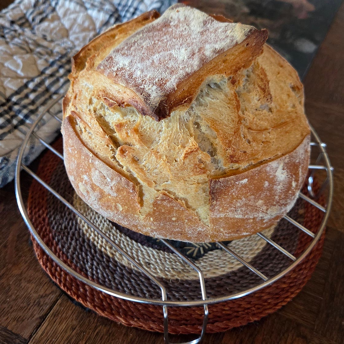 Pain blanc fait à la main et cuisson à la cocotte