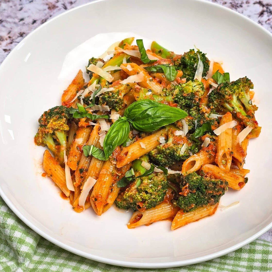 One-Pot Pasta with Sun-Dried Tomato Pesto and Broccoli