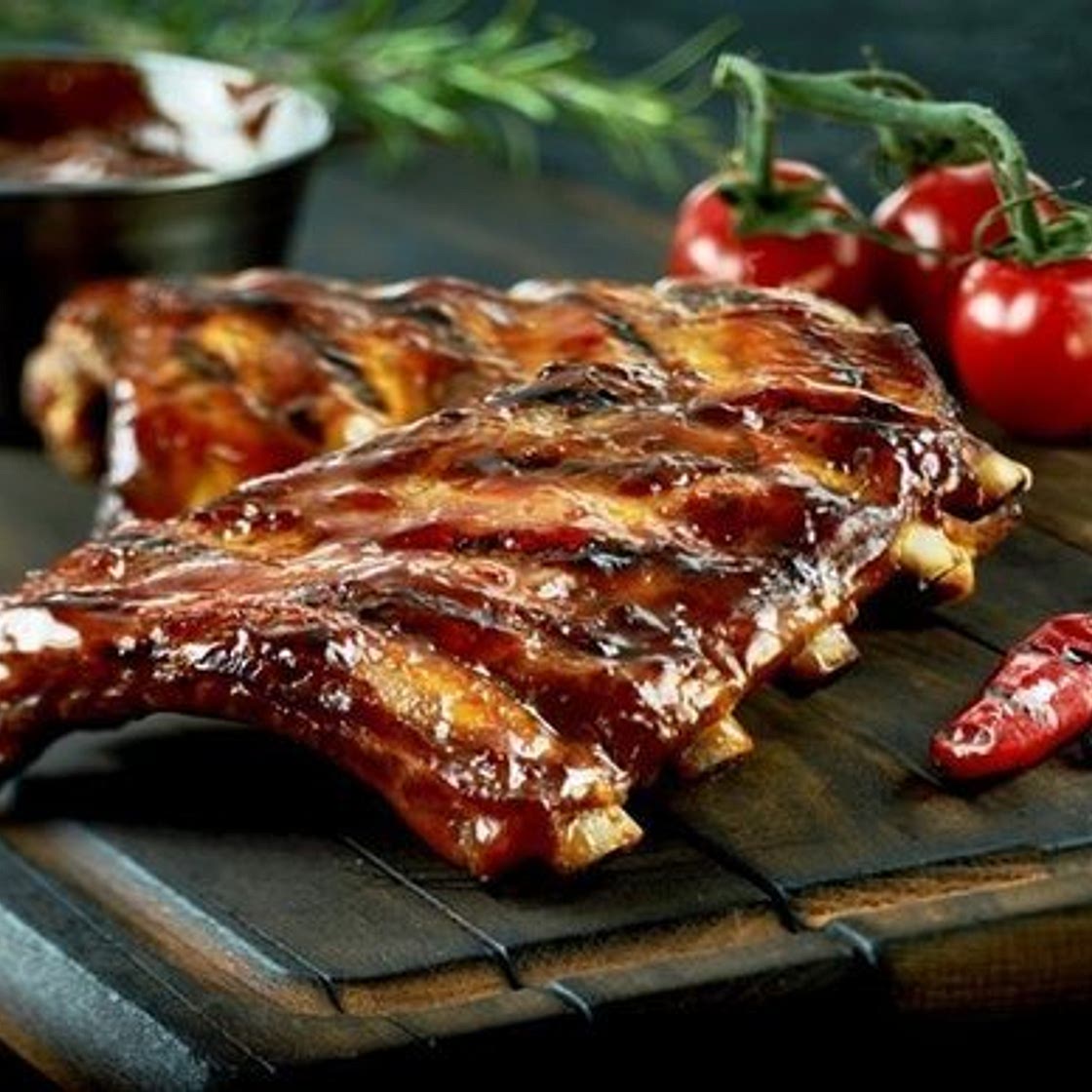 Costillar de cordero asado