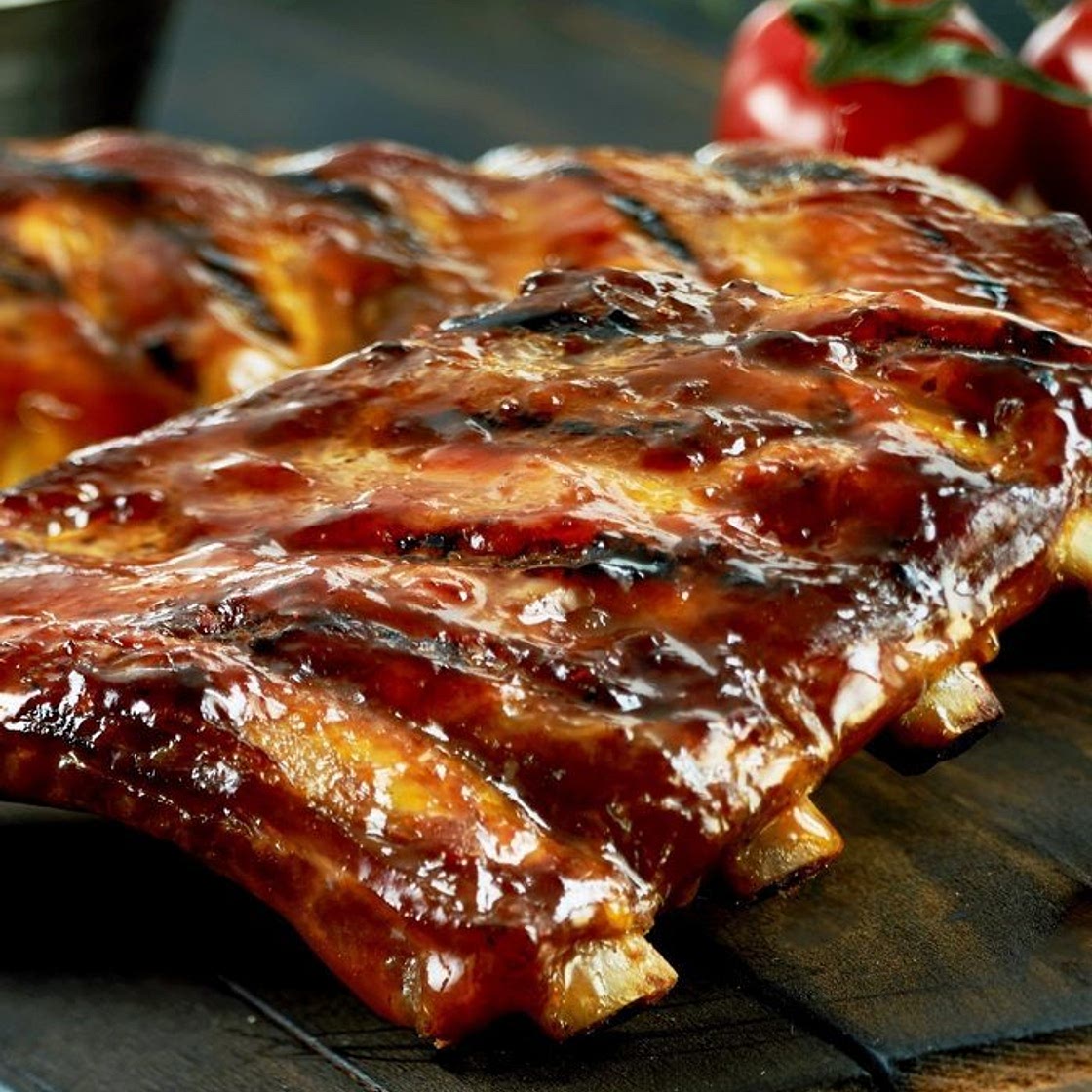 Costillar de cordero asado