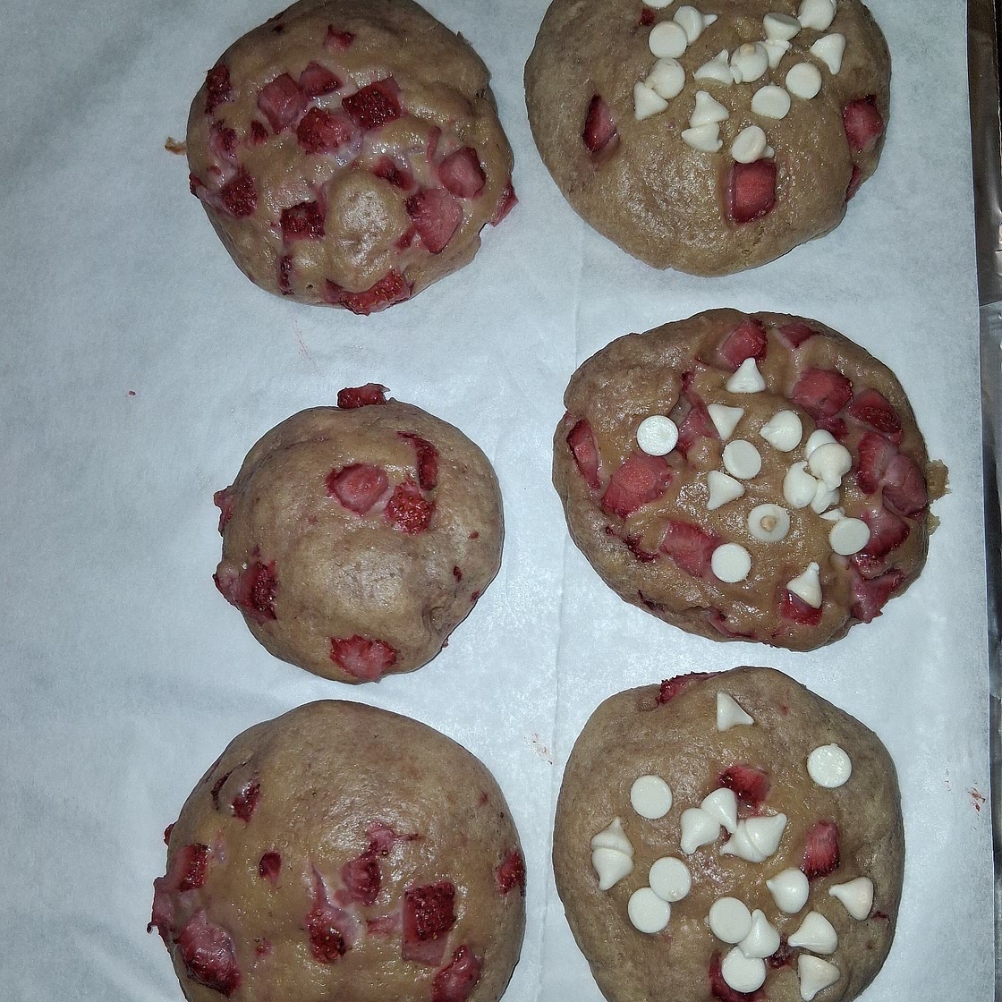 Strawberry Cheesecake Cookies