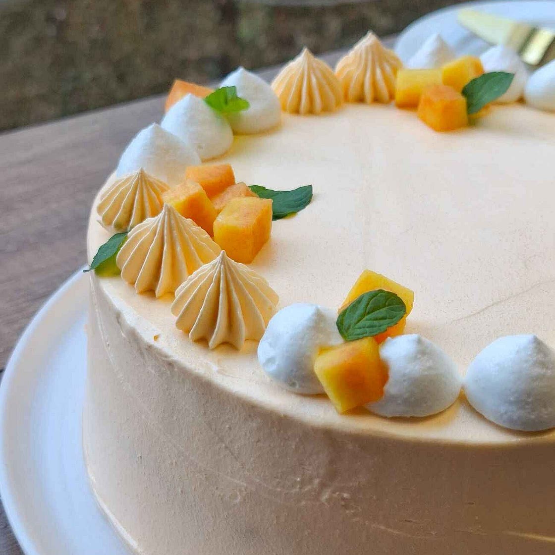 Peaches and Cream Cake For Summer!