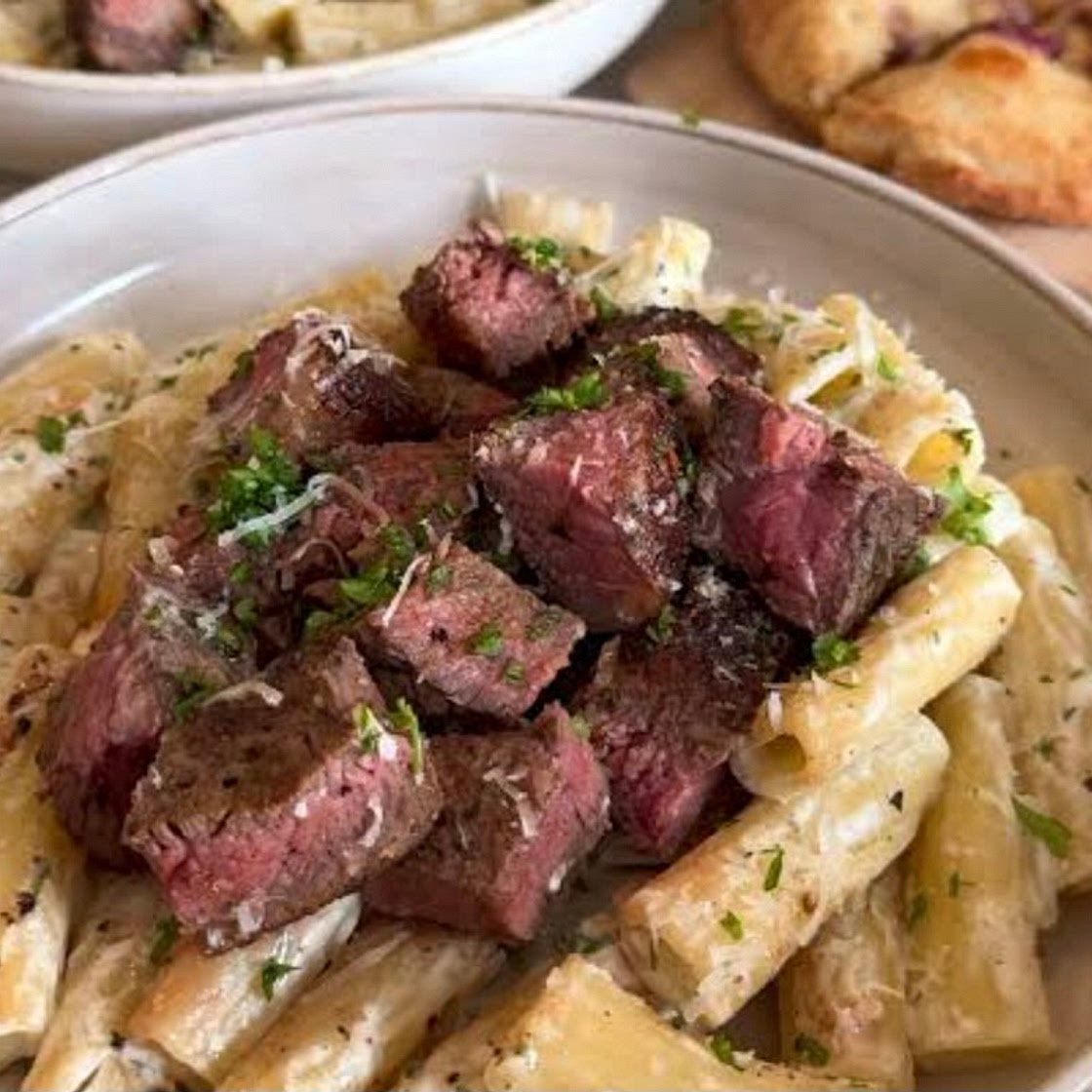 Creamy Garlic Pasta and Steak