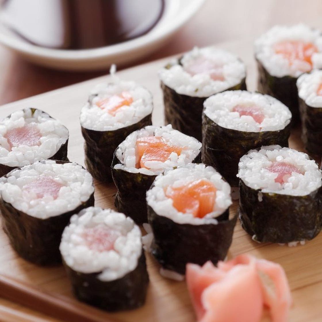 Makis de salmón y pepino