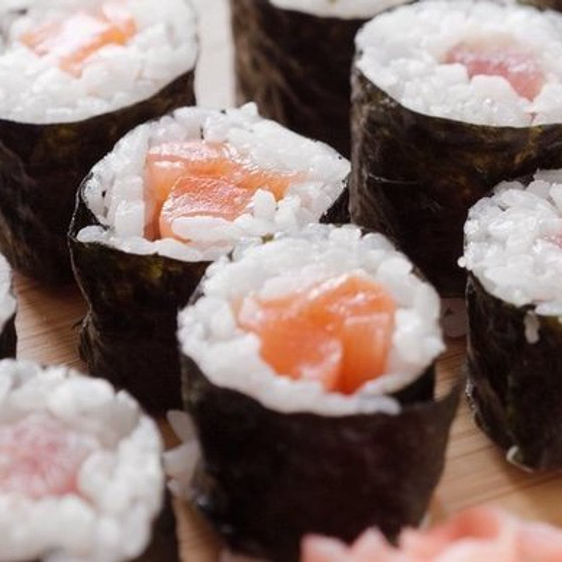 Makis de salmón y pepino