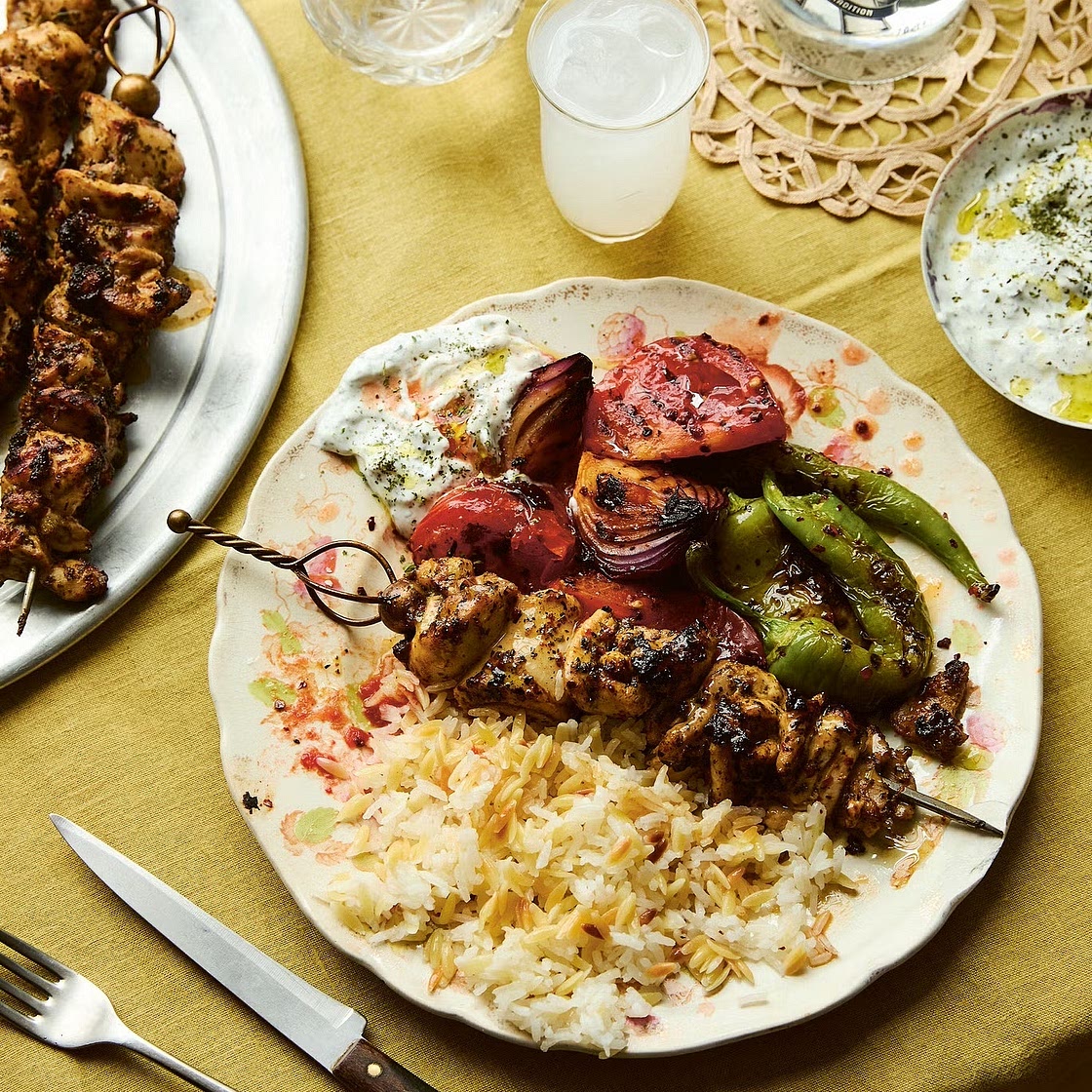Turkish chicken shish kebab with roasted vegetables (Tavuk şiş)