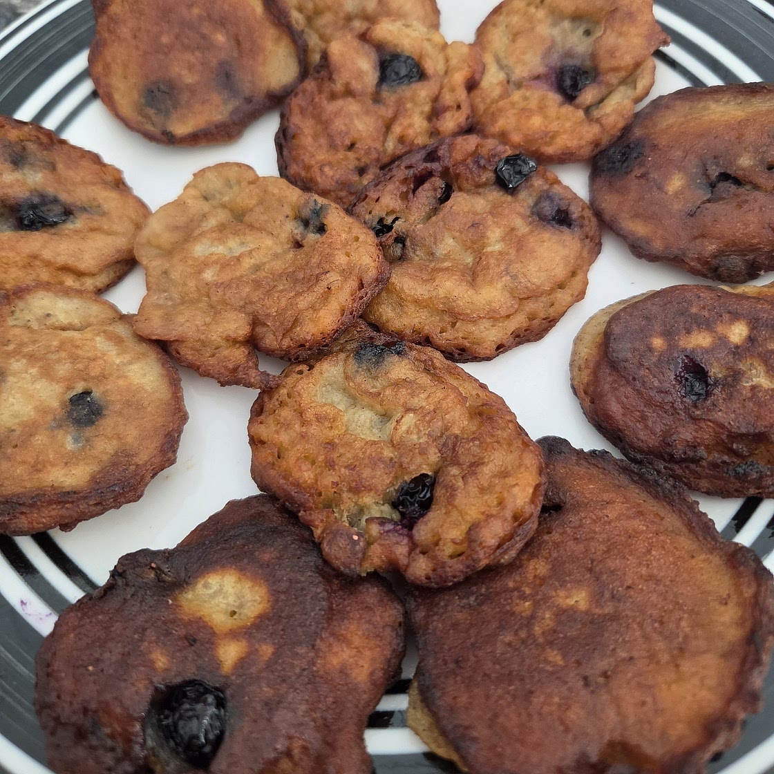 BANANA BLUEBERRY FRITTERS 🍌