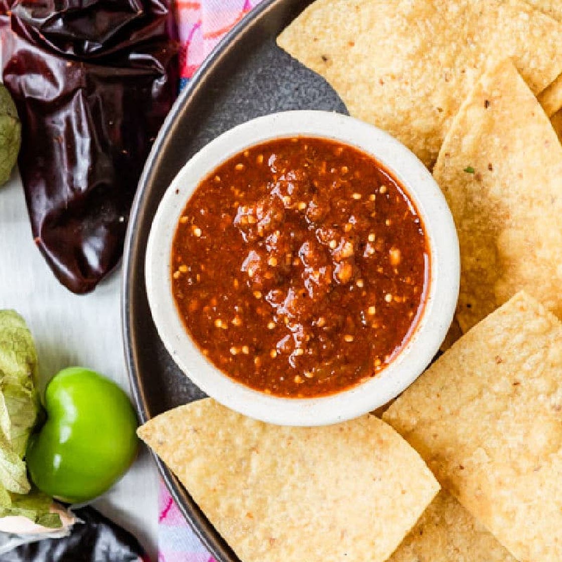 Chipotle Tomatillo-Red Chili Salsa (Copycat)
