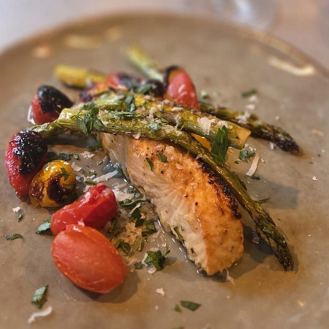 Lemon garlic salmon tray bake - easy & healthy!