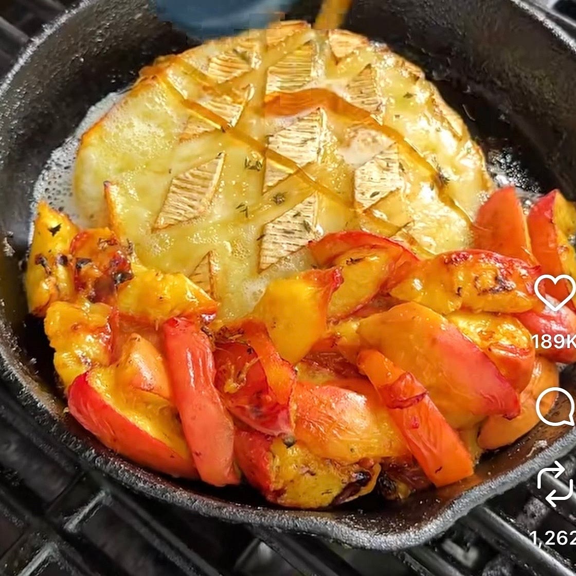 Grilled Peaches and Brie