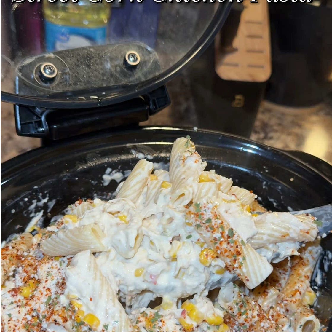 Crockpot street corn chicken pasta! This meal is 1000/10! Make sure to save this recipe and make it! You and your family will lo