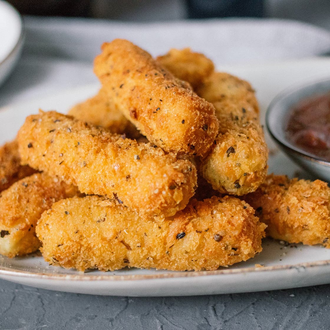 Vegane Mozzarellasticks aus Cashewkernen