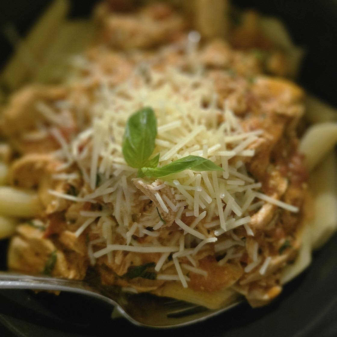 Slow Cooker Creamy Tomato Basil Chicken