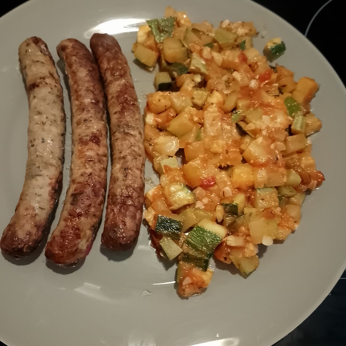 Courgette à la tomate et chipolata