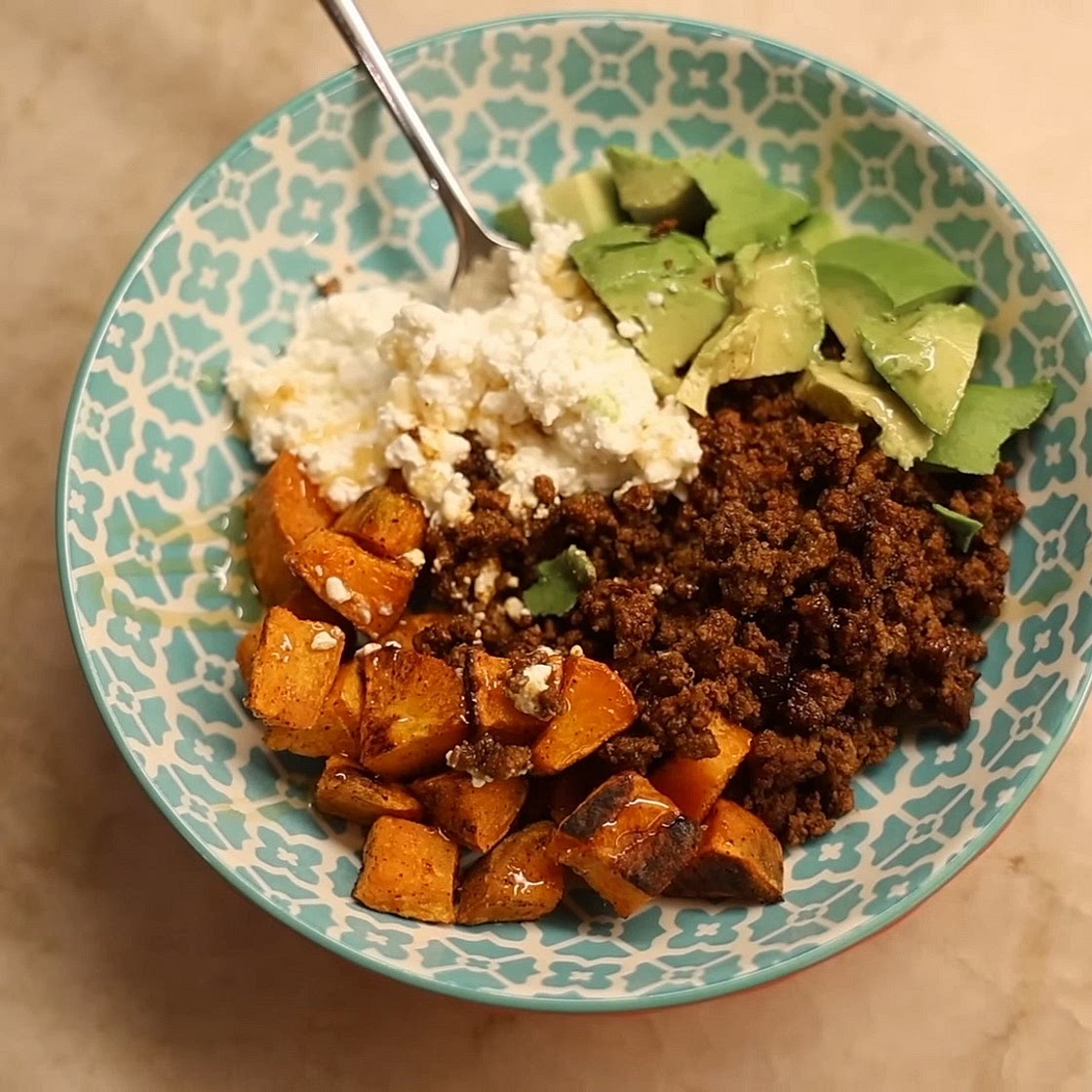 🥑  Smoky Taco Beef & Roasted Sweet Potato Bowl