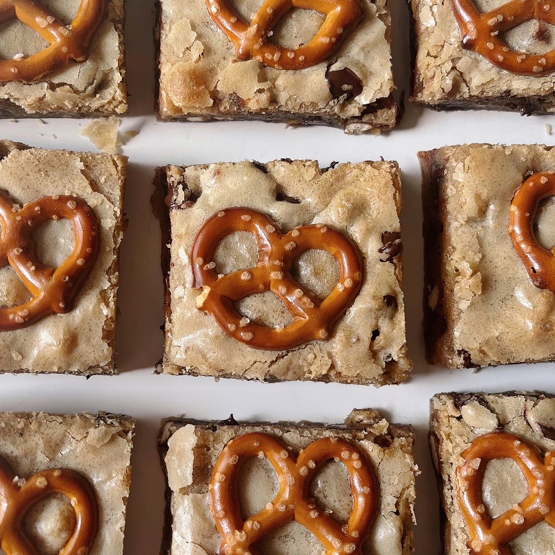 Simple Chocolate Chip Pretzel Cookie Bars