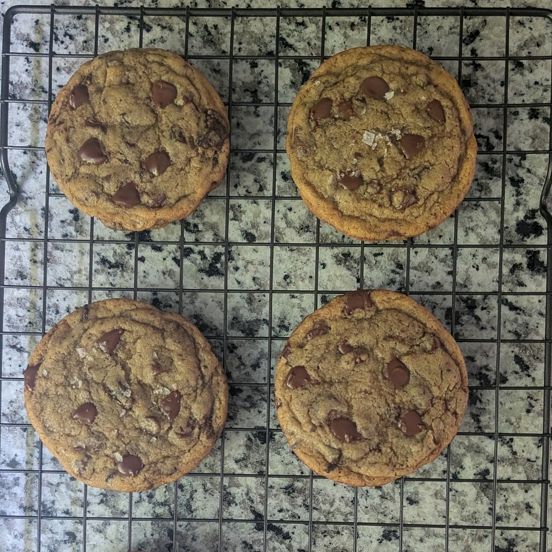 Crispy and Chewy Chocolate Chip Cookies