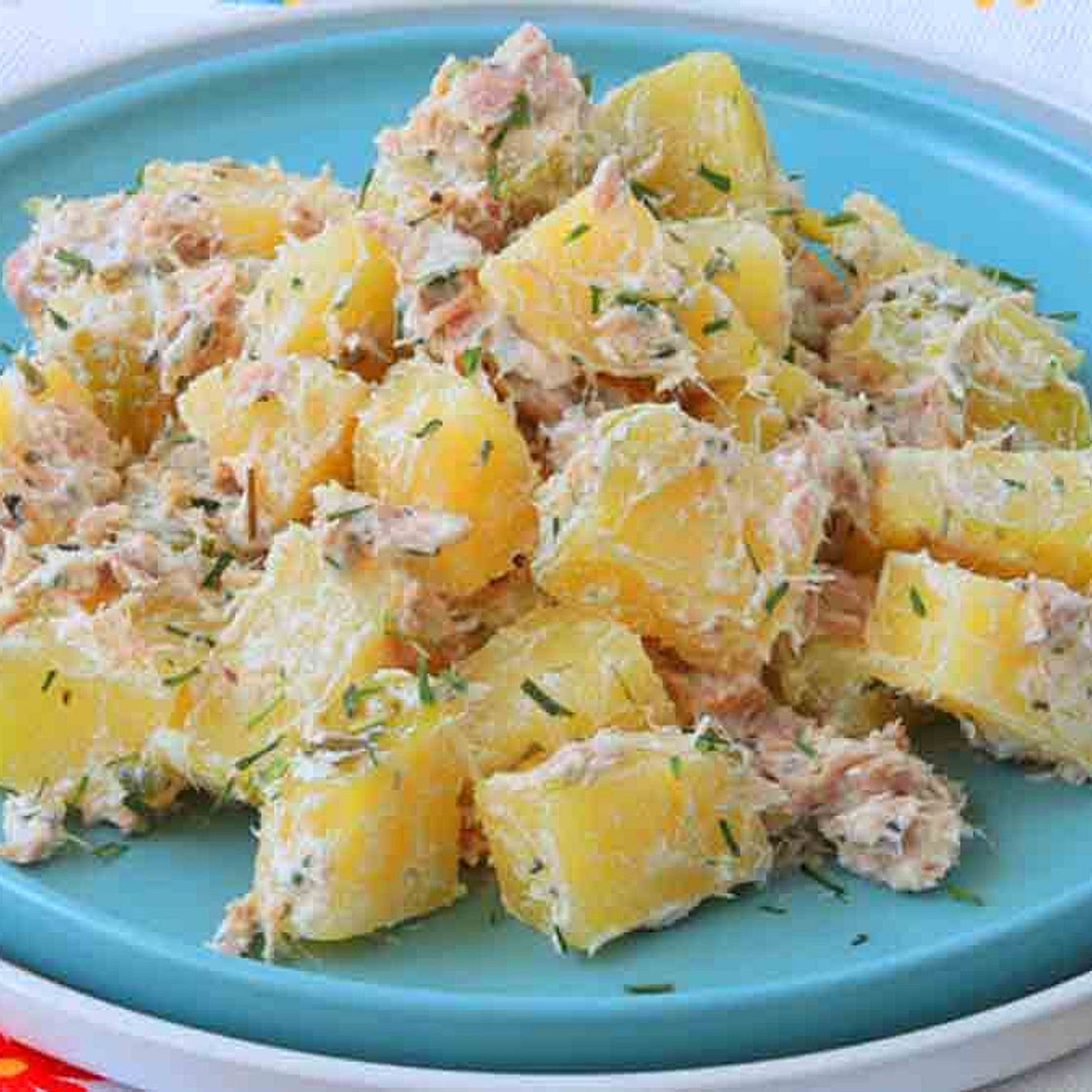 Salade de pommes de terre à la sauce au thon: saine et savoureuse